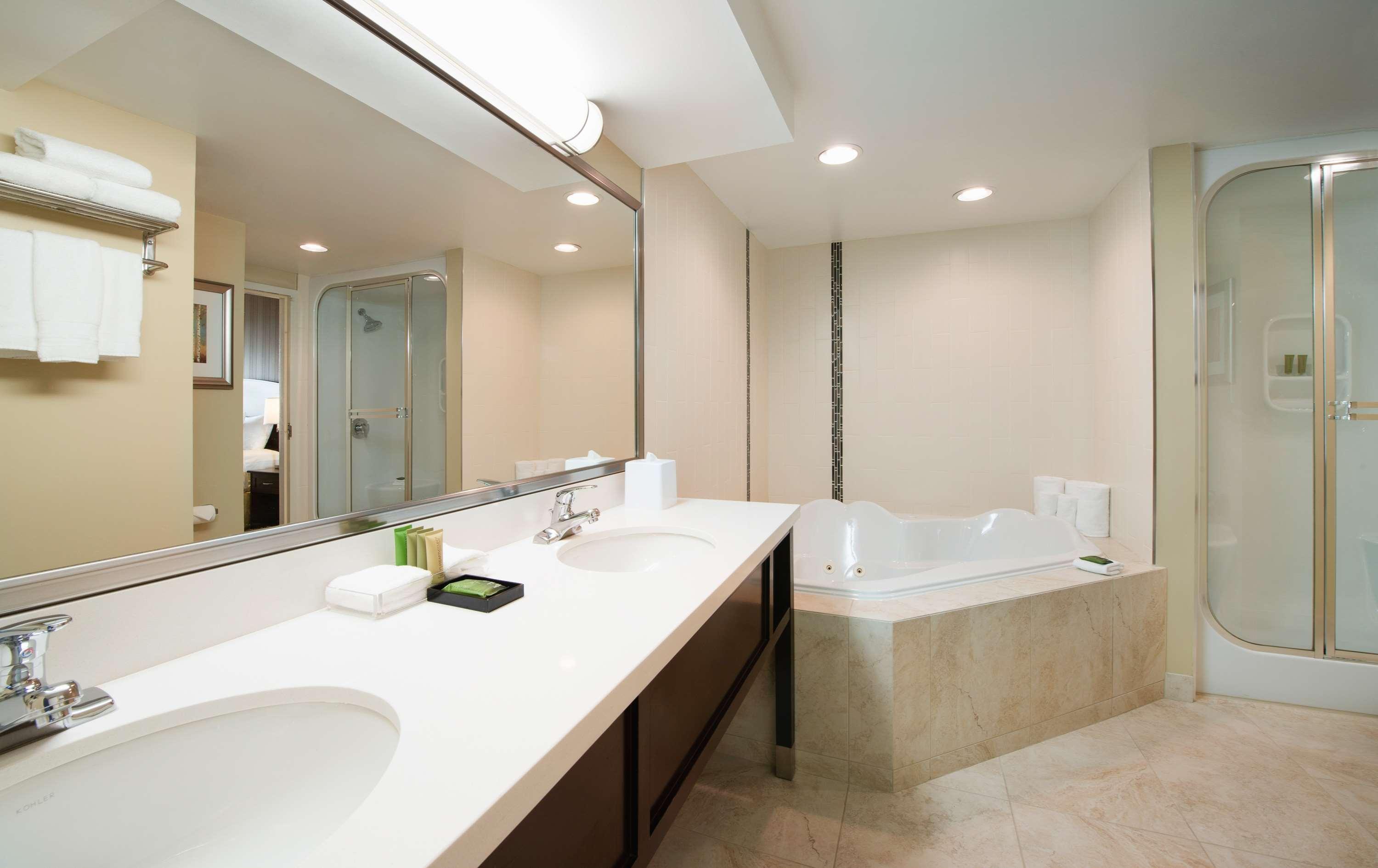 Best Western Plus Winnipeg Airport Hotel Esterno foto