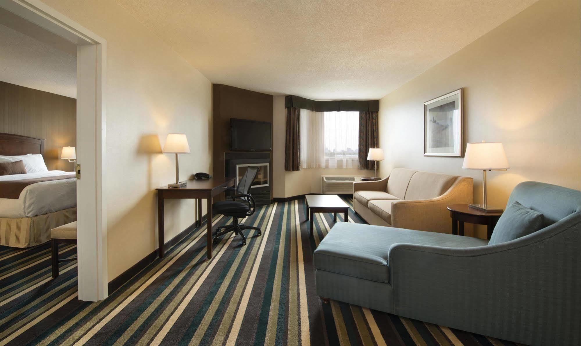Best Western Plus Winnipeg Airport Hotel Esterno foto